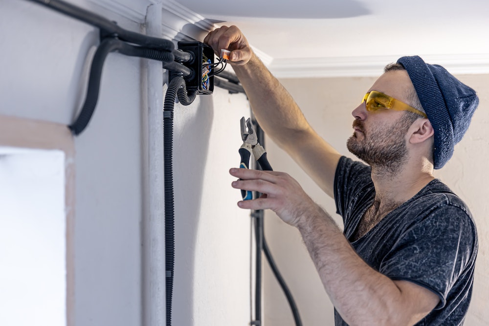 Les défis de l'électricien dans le marché immobilier moderne