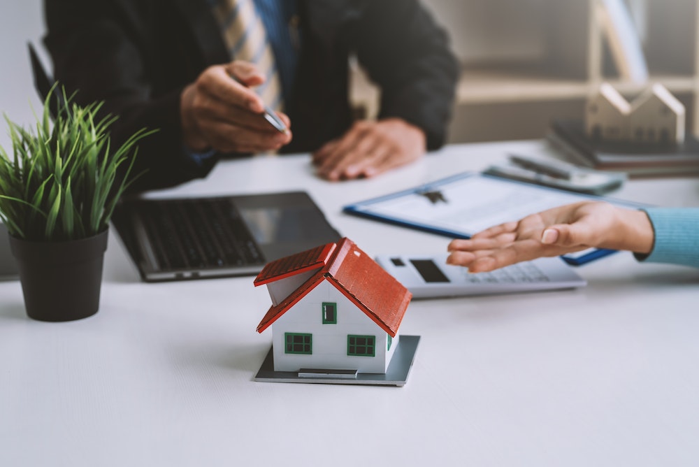 Travailler avec une agence immobilière : comprendre le rôle de l'agent immobilier