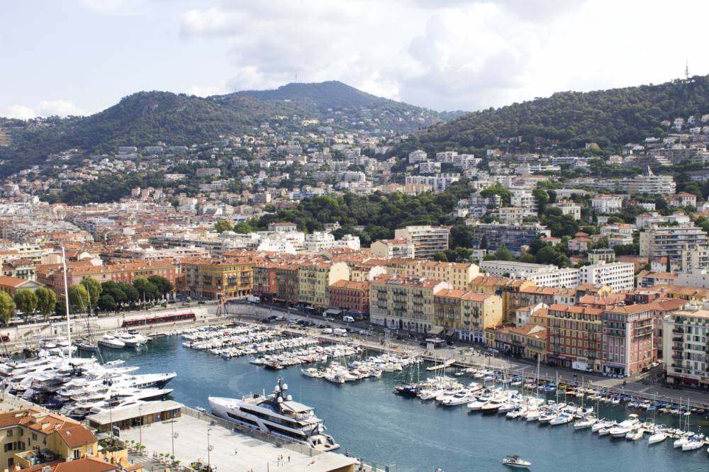 Choisir son agence immobilière dans les Alpes-Maritimes : les critères clés